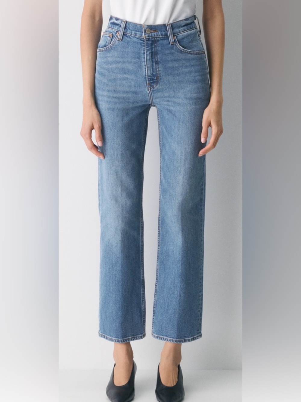 Aritzia Arlo by Denim Forum. Straight-Leg Blue Jeans